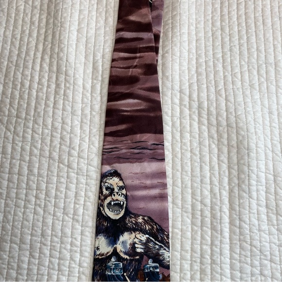 American Film Classics 100% Silk King Kong Tie - Picture 9 of 13